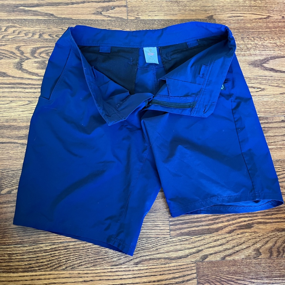 Born primitive men’s delta shorts. Navy blue. XL